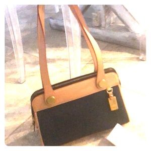 Dooney and Bourke bag descriptions in pictures